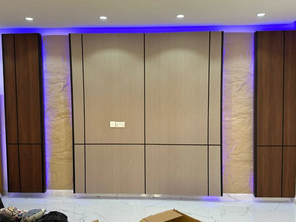 خلفية بلازما مع إضاءة LED مخفية من تنفيذ أصباغ الكويت